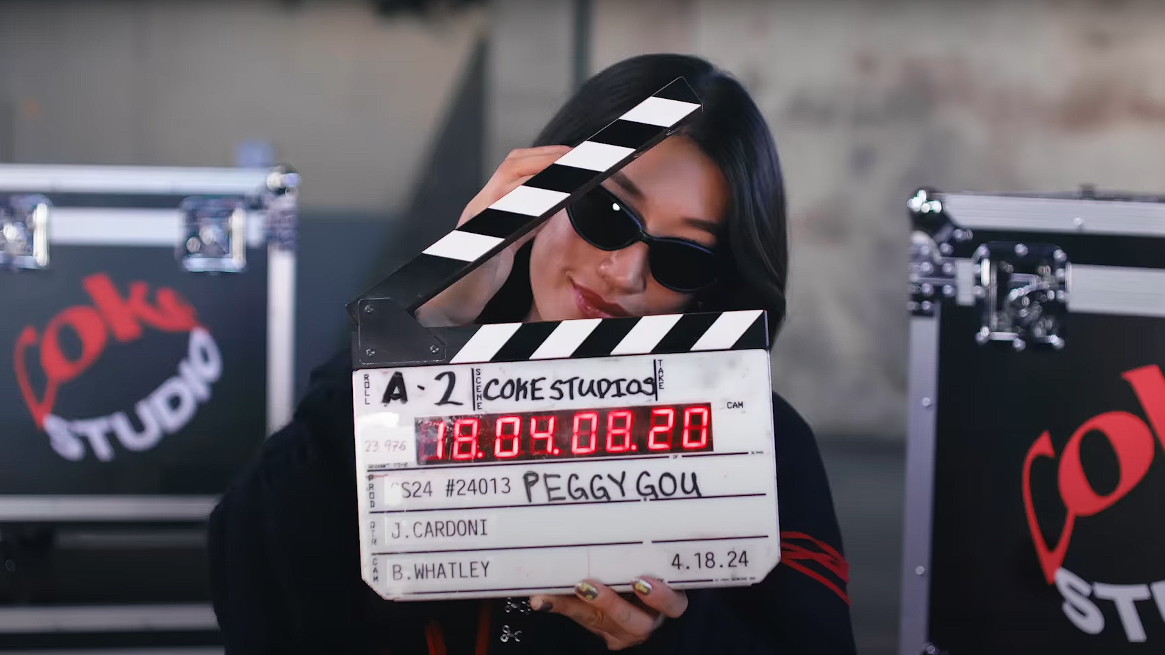 Imagen de Peggy Gou comenzando la entrevista