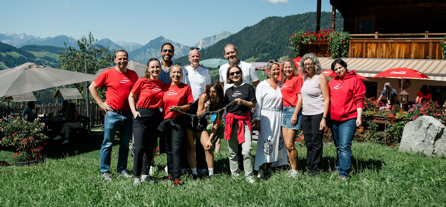 Gruppenfoto Coca-Cola Hike beim europäischen Forum Alpbach 