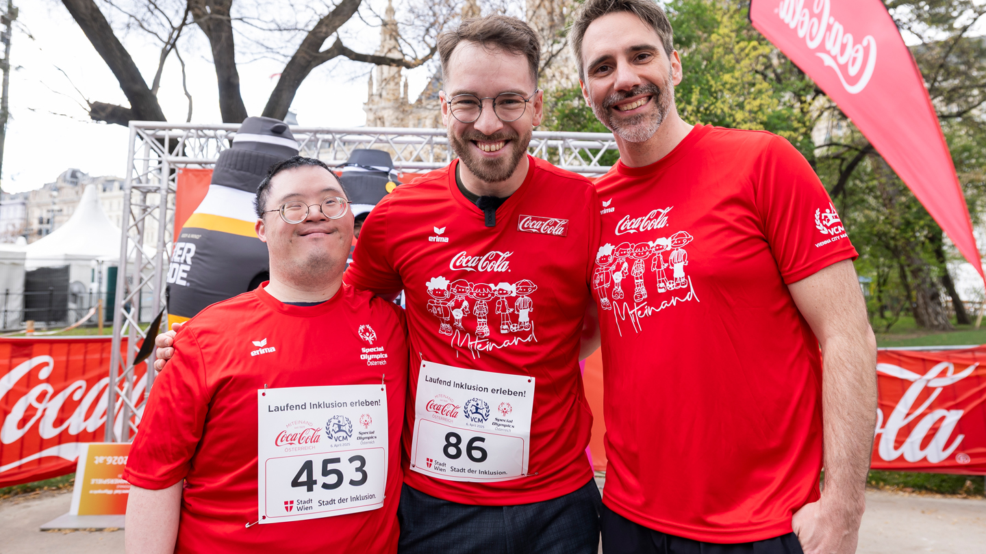 Andreas Onea und Teilnehmer:innen beim Inclusion Run 2025