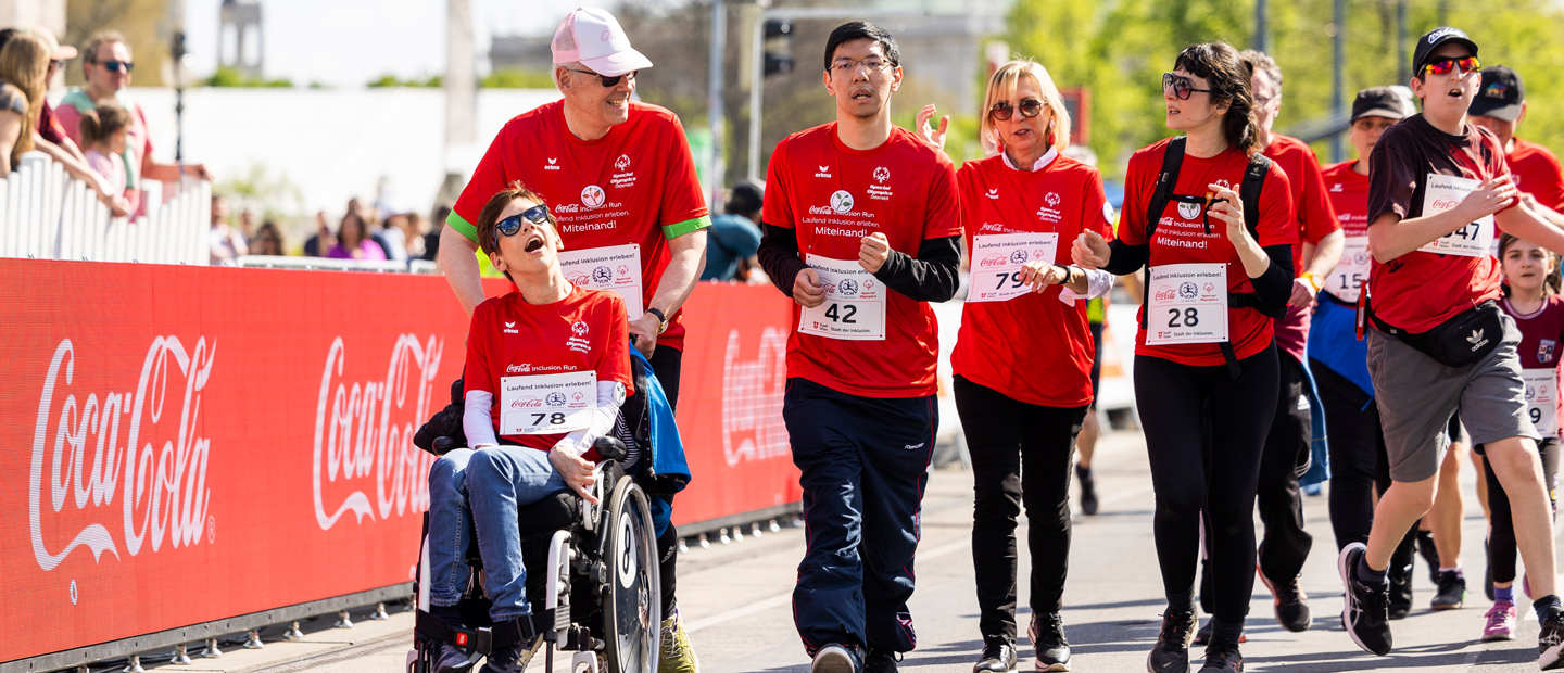 Menschengruppe beim Coca-Cola Inclusion Run