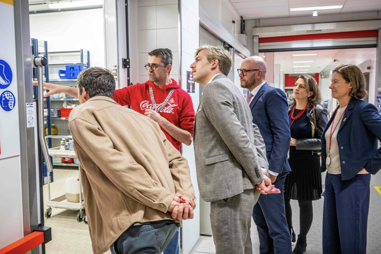 Bart De Wever bezoekt R&D Coca Cola