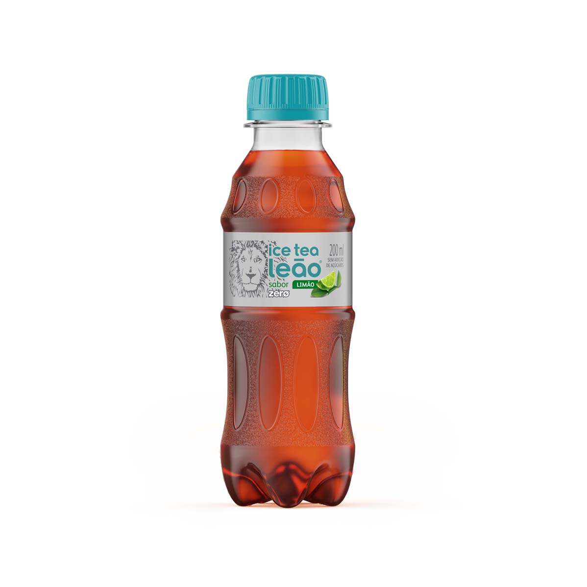 Uma garrafa de Ice Tea Leão em um fundo branco.