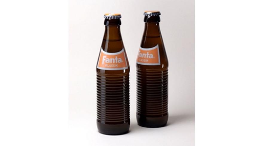 zwei Fanta Glasflaschen, wie sie ursprünglich aussahen