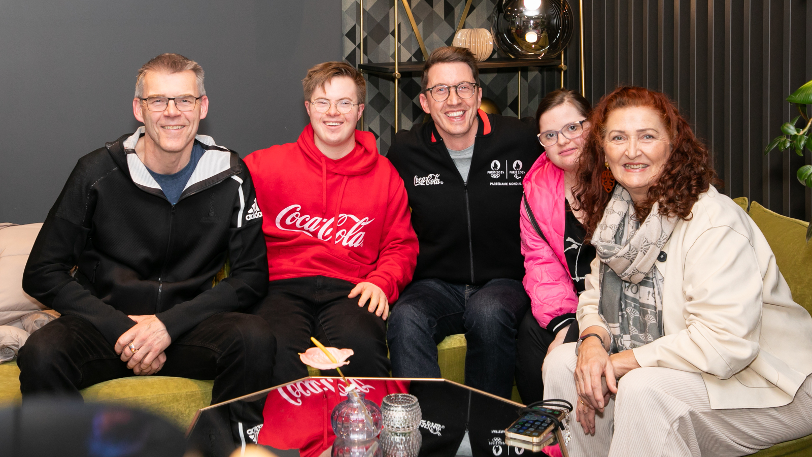 Patrick, le père et l’entraîneur de Flavio, Flavio, athlète de Special Olympics Switzerland, Reyn ffoulkes, Director Communications Austria & Switzerland, Verena, athlète de Special Olympics Austria, et sa coach de danse Ulrike Adler-Wiegele