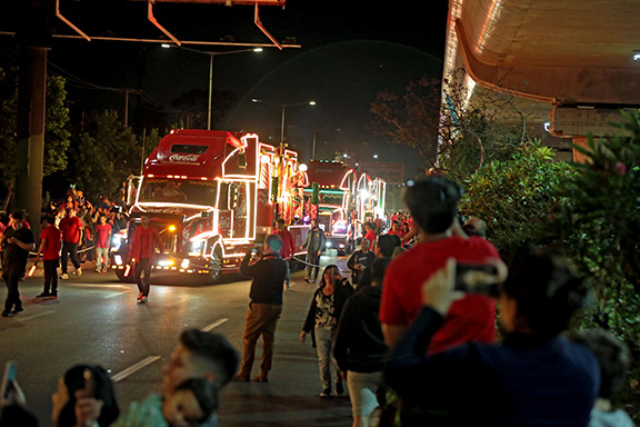 Imagen del camión de Coca-Cola en la caravana