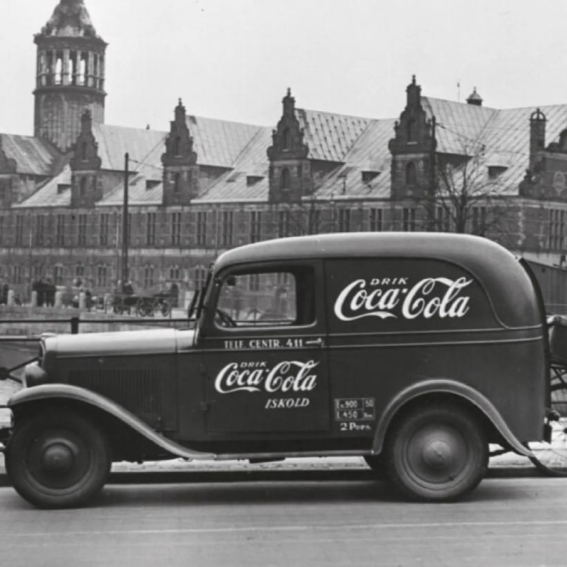 Coca-Cola bil foran Børsen