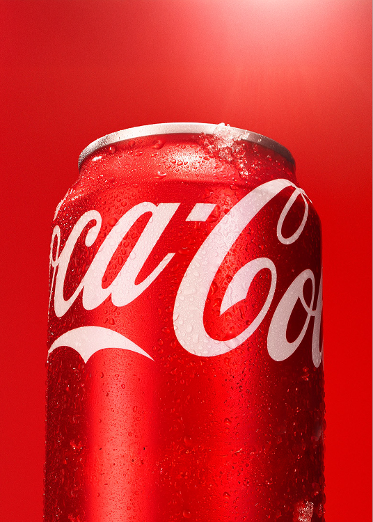 Punane Coca-Cola purk punasel taustal.