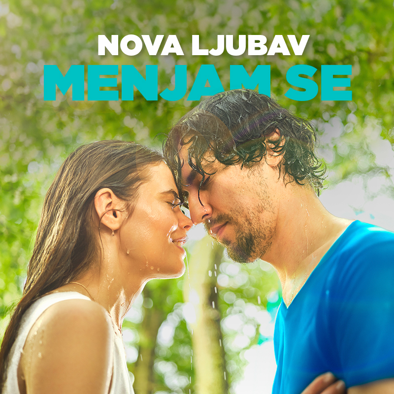 Muškarac i žena stoje blizu jedno drugom na otvorenom, sa tekstom „Nova ljubav, menjam se“ na zelenoj, prirodnoj pozadini.